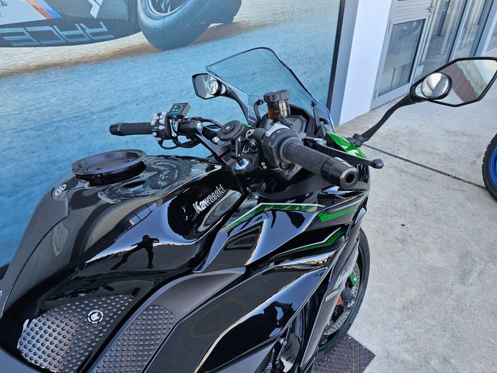 2022 Kawasaki Z1000 Green