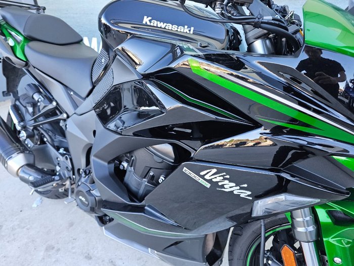 2022 Kawasaki Z1000 Green