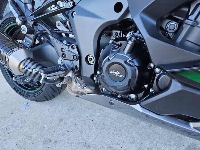 2022 Kawasaki Z1000 Green