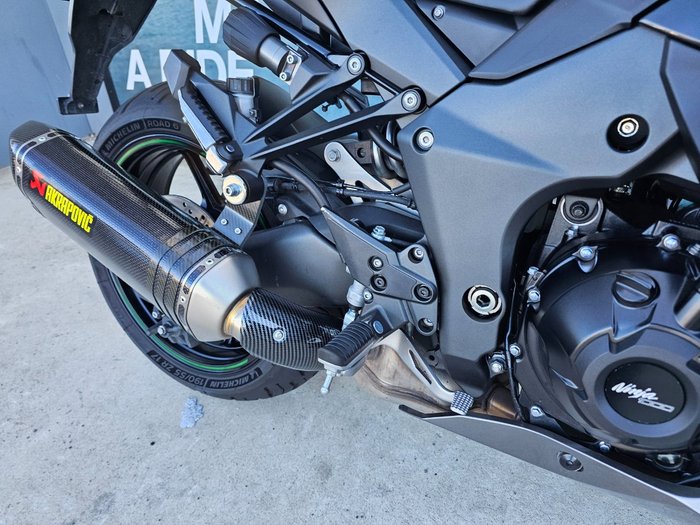 2022 Kawasaki Z1000 Green