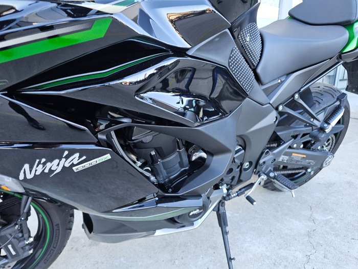 2022 Kawasaki Z1000 Green