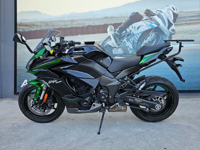 2022 Kawasaki Z1000 Green