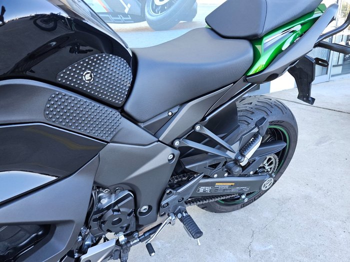 2022 Kawasaki Z1000 Green