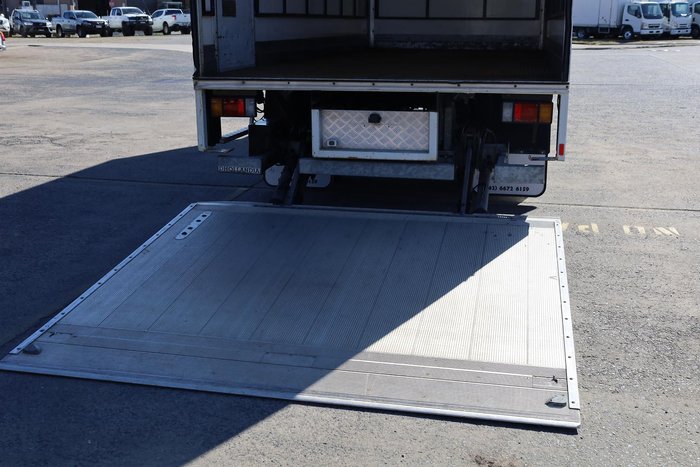 2016 Isuzu Fsr 120-240 10 Pallet Pantech White