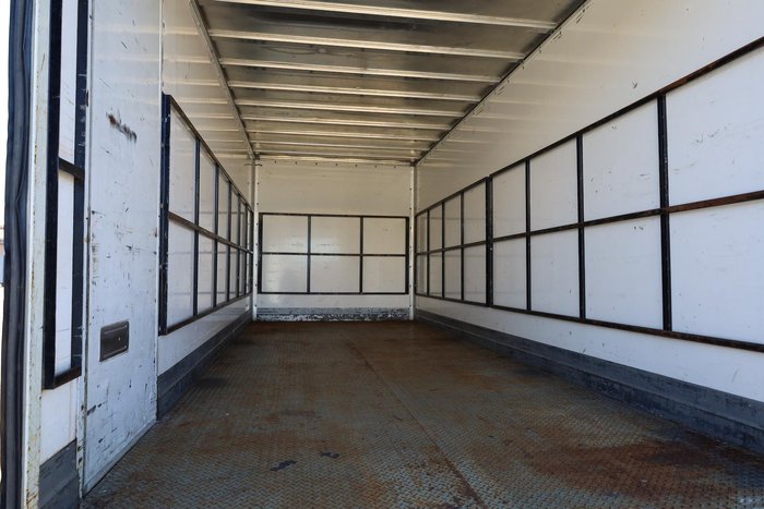 2016 Isuzu Fsr 120-240 10 Pallet Pantech White