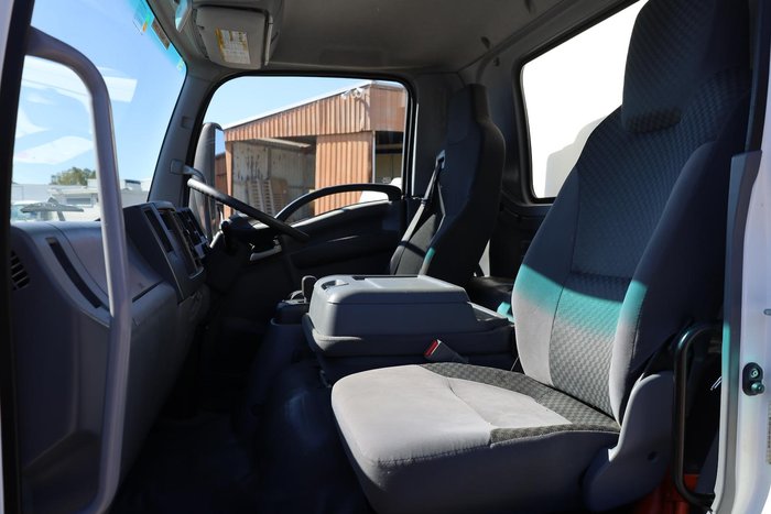 2016 Isuzu Fsr 120-240 10 Pallet Pantech White