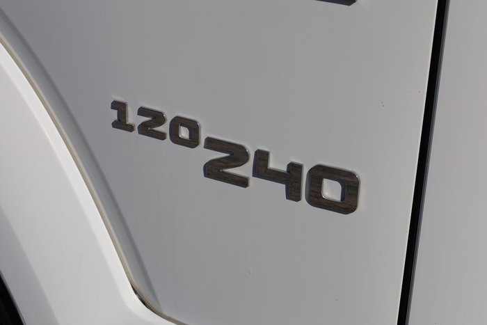 2016 Isuzu Fsr 120-240 10 Pallet Pantech White