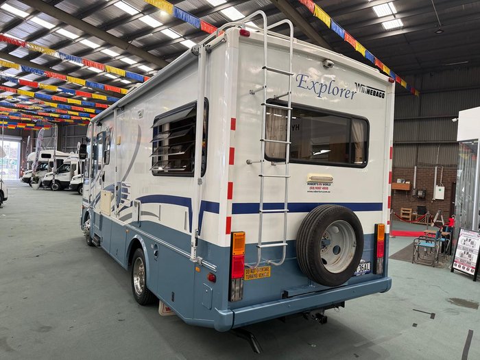 2004 Winnebago Explorer 2584