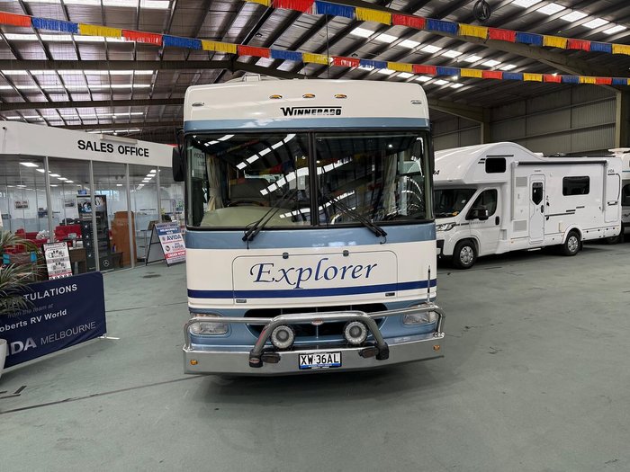 2004 Winnebago Explorer 2584