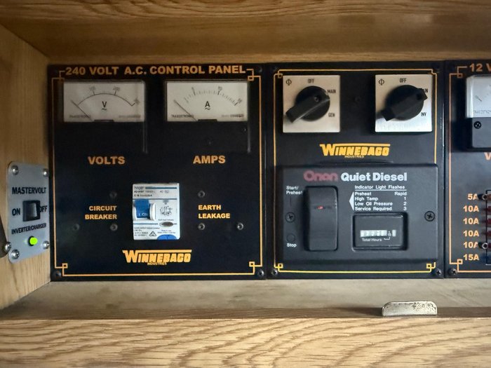 2004 Winnebago Explorer 2584