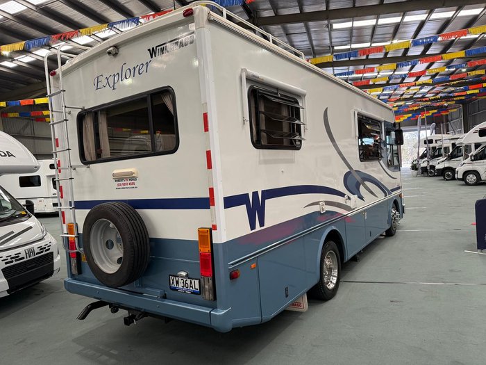 2004 Winnebago Explorer 2584