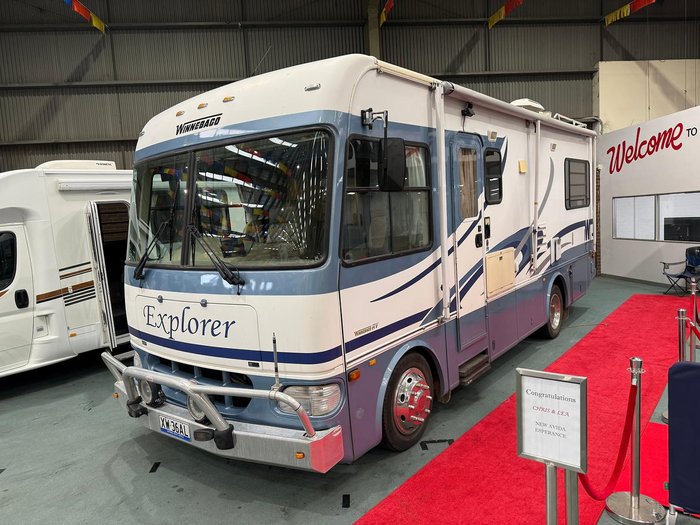 2004 Winnebago Explorer 2584