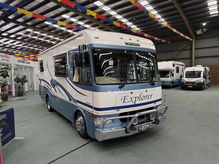 2004 Winnebago Explorer 2584