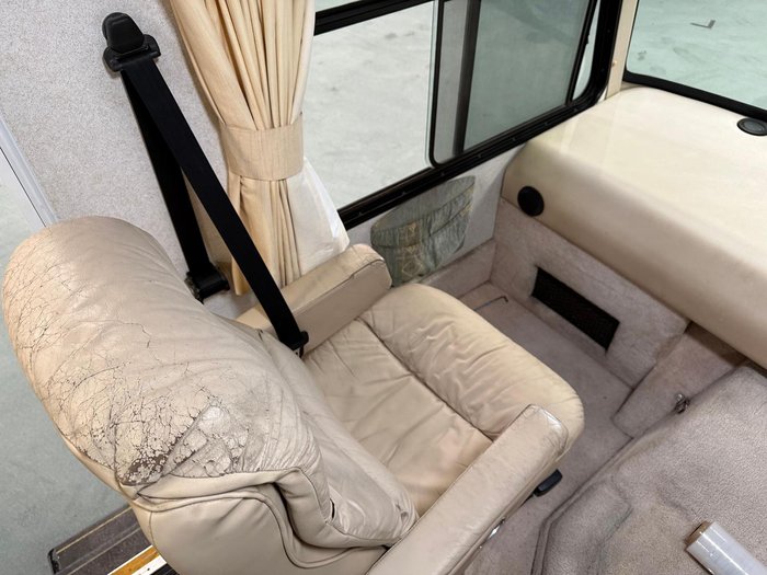 2004 Winnebago Explorer 2584