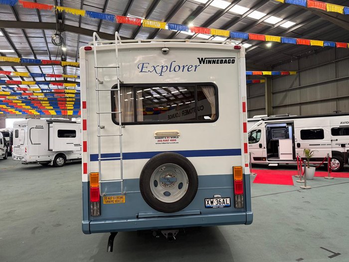 2004 Winnebago Explorer 2584