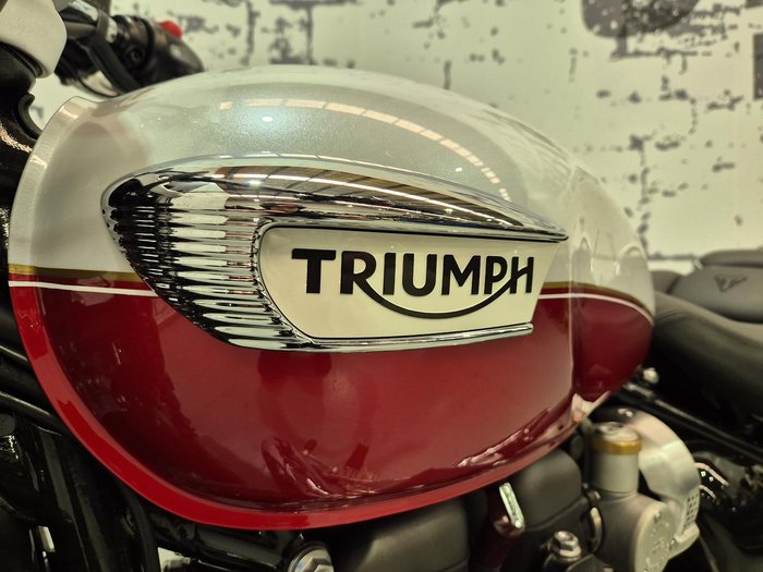 2025 Triumph Bonneville Speedmaster Speedmaster Red
