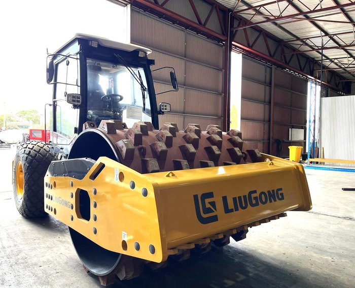Liugong 6615E Padded Drum Roller
