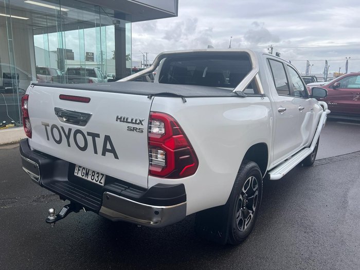 2023 Toyota Hilux SR5