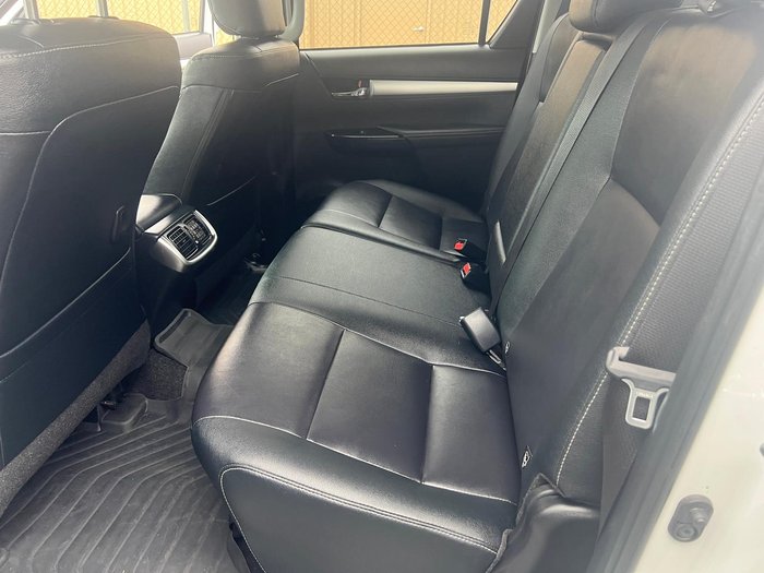2023 Toyota Hilux SR5
