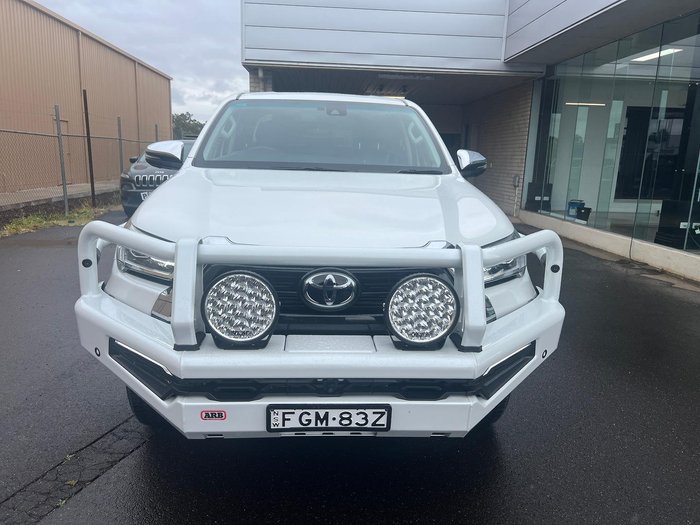2023 Toyota Hilux SR5