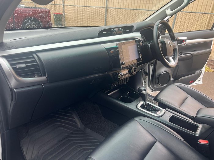 2023 Toyota Hilux SR5