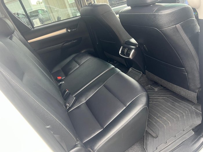 2023 Toyota Hilux SR5