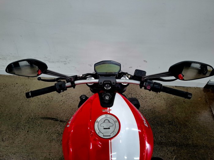 2015 DUCATI MONSTER 821 Red