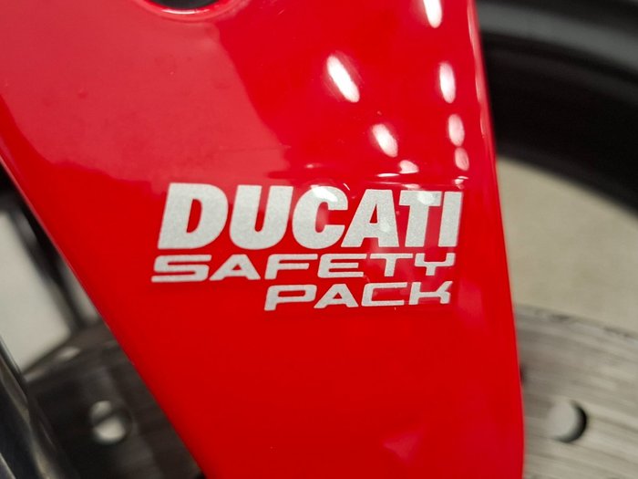 2015 DUCATI MONSTER 821 Red