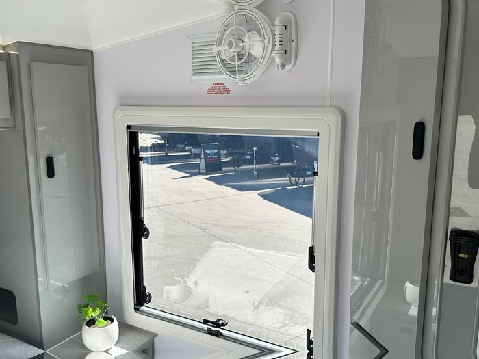 2025 JB Caravans 17'10 Gator X Fd