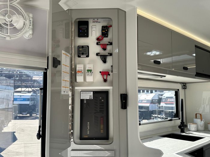 2025 JB Caravans 17'10 Gator X Fd