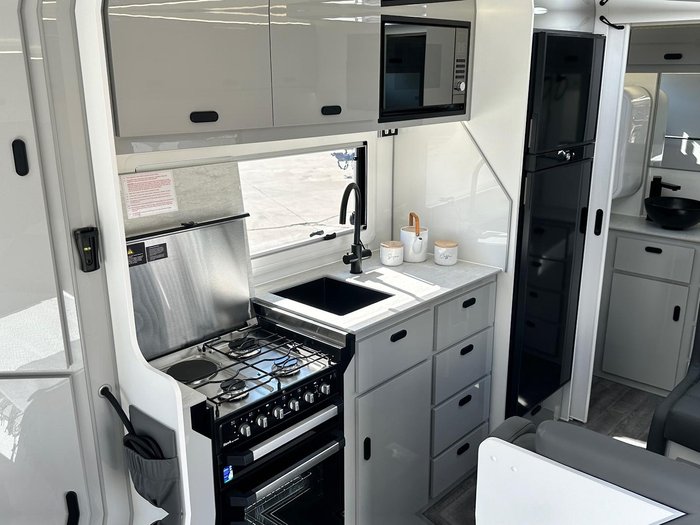 2025 JB Caravans 17'10 Gator X Fd