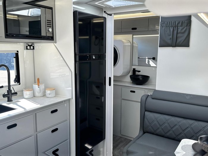 2025 JB Caravans 17'10 Gator X Fd