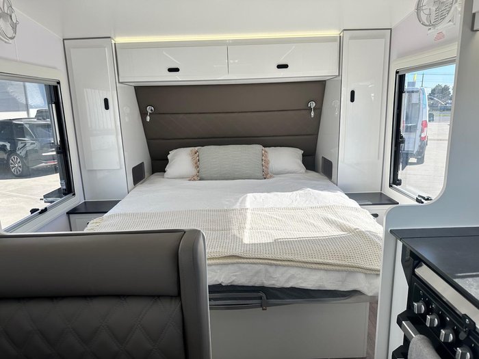 2025 JB Caravans Gator X 17'10 Rear Door