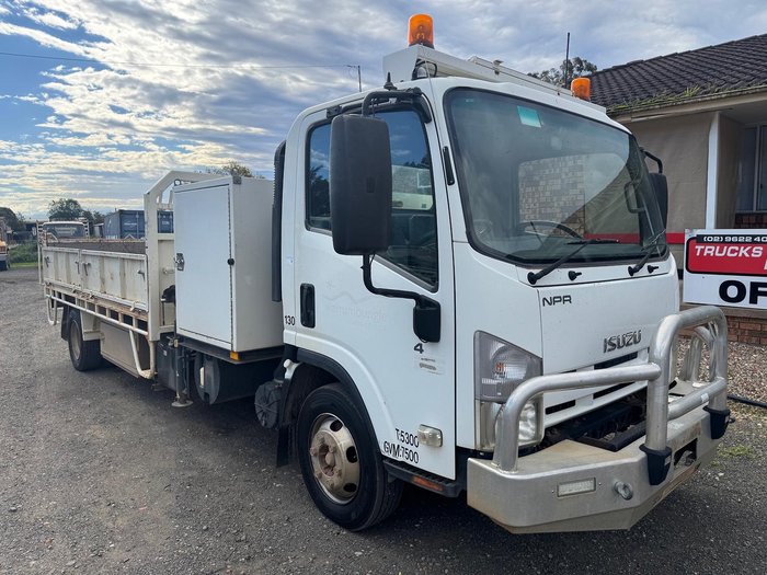 2012 Isuzu Npr 400 WHITE