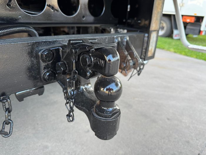 2012 Isuzu Npr 400 WHITE