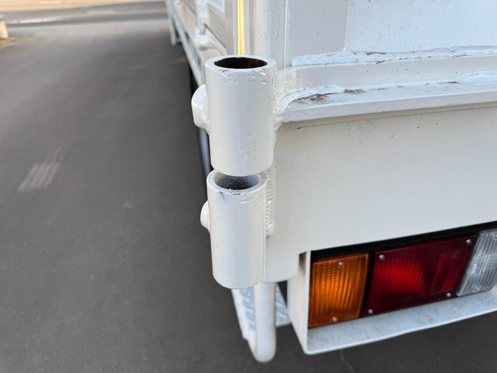 2012 Isuzu Npr 400 WHITE