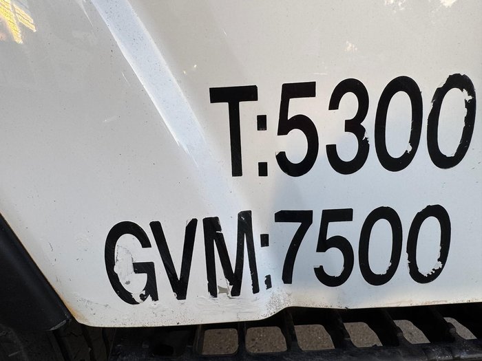 2012 Isuzu Npr 400 WHITE