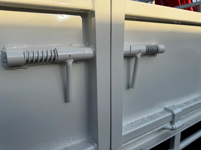 2012 Isuzu Npr 400 WHITE