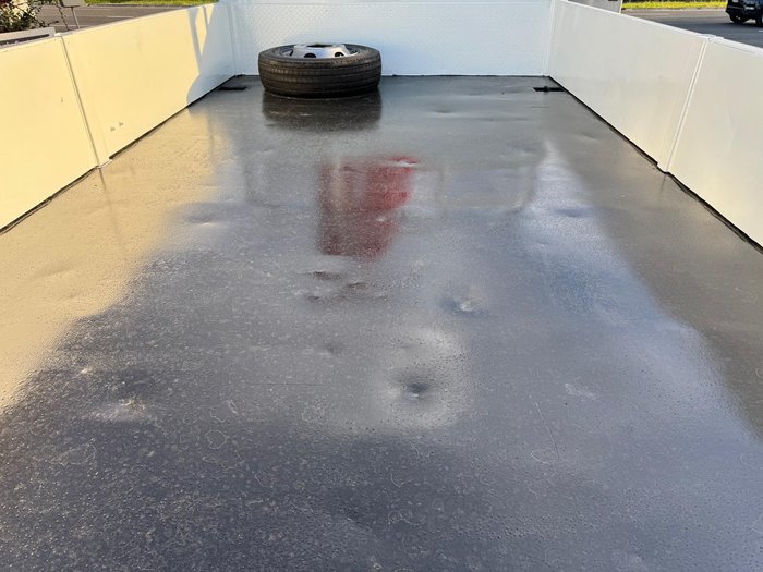 2012 Isuzu Npr 400 WHITE