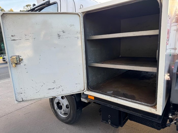 2012 Isuzu Npr 400 WHITE