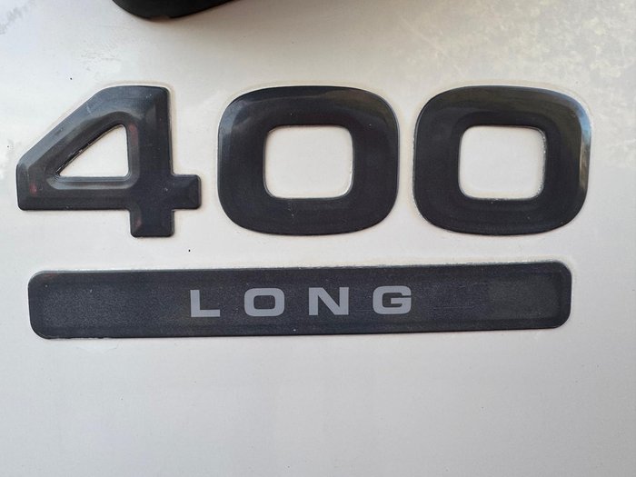 2012 Isuzu Npr 400 WHITE