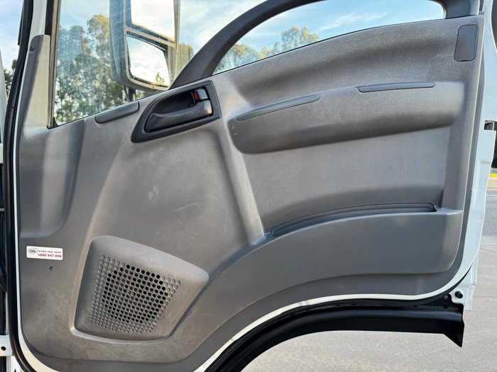 2012 Isuzu Npr 400 WHITE