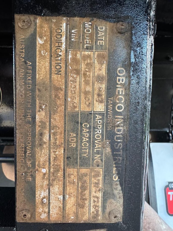 2012 Isuzu Npr 400 WHITE