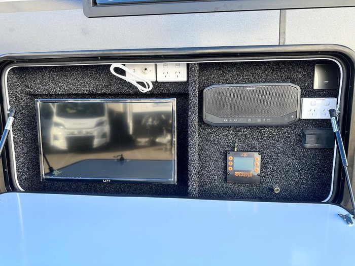 2025 JB Caravans Scorpion Sting Air 23'6 Rear Club