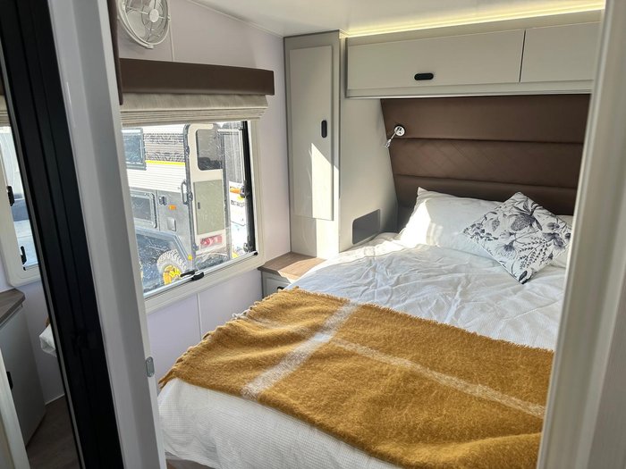 2025 JB Caravans Scorpion Sting Air 23'6 Rear Club