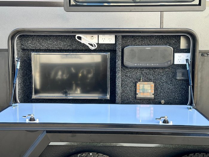 2025 JB Caravans 23'6 Scorpion Sting Air Rear Club