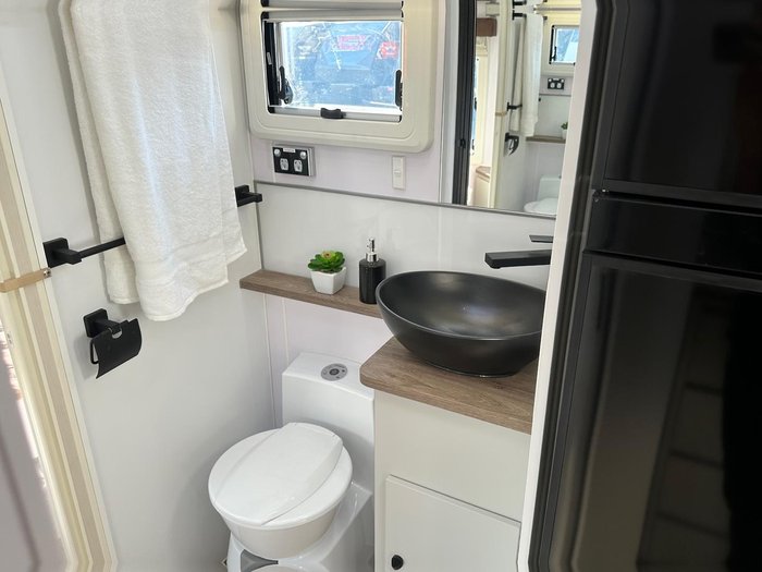 2025 JB Caravans Scorpion Sting Air 23'6 Rear Club