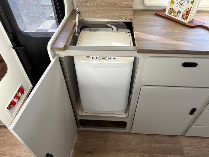 2025 JB Caravans 23'6 Scorpion Sting Air Rear Club