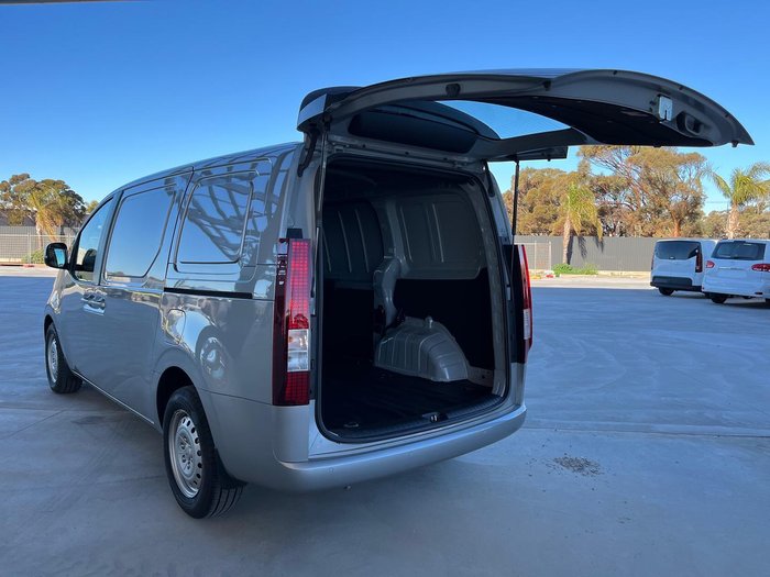 2023 Hyundai STARIA LOAD