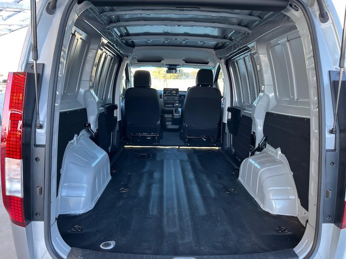 2023 Hyundai STARIA LOAD